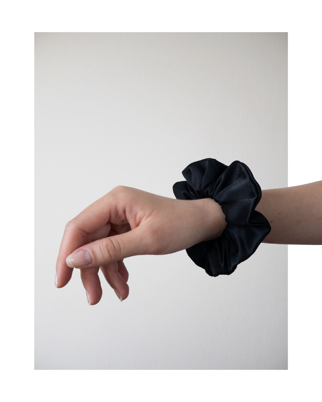 SILK SCRUNCHY BLACK